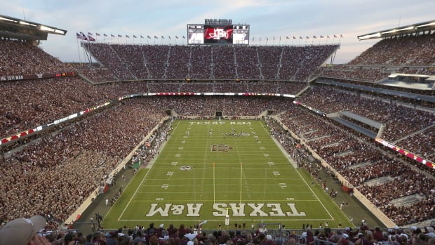 Kyle-Field.vresize.2240.1260.medium.0